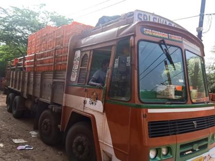 Couple tried to hijack a truck loaded with tomatoes tamil nadu | टमाटर से लदे ट्रक को हाइजैक करने की दंपति ने की कोशिश, 2.5 टन टमाटर लेकर हुए फरार, अरेस्ट