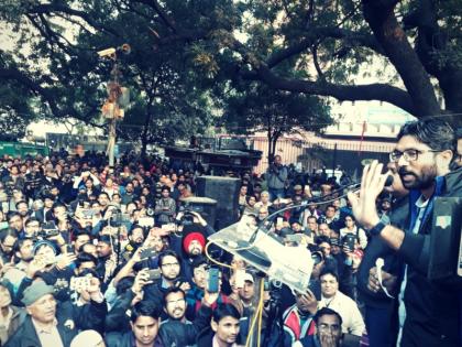 What people spoke on Twitter for jignesh rally | सोशल मीडियाः जिग्नेश की रैली से ज्यादा भीड़ इंदौर के जलेबी की दुकान पर होती है