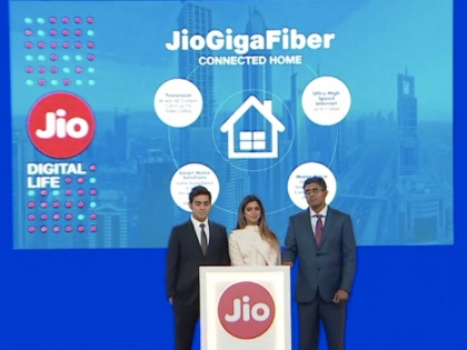 Jio GigaFiber Broadband service to be rolled out soon in India, first three months free services | Jio GigaFiber ब्रॉडबैंड भारत में जल्द होगा रोल-आउट, तीन महीने तक मिलेगा सब कुछ फ्री