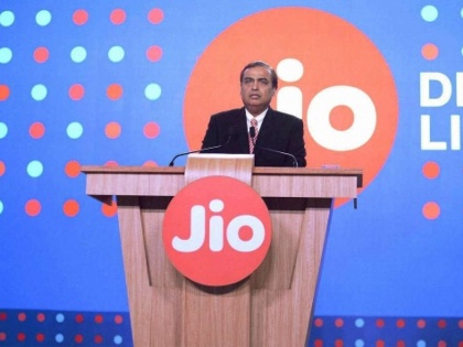 Reliance Jio 6 big announcement Mukesh Ambani, offer Jio GigaFiber Forever Plan, 4K set-top box with MR, console gaming and more, Latest Tech News in Hindi | Reliance Jio ने AGM में की 6 बड़ी घोषणाएं, लॉन्च की जियो गीगाफाइबर से लेकर फर्स्ड डे-फर्स्ट शो मूवी जैसी सर्विसेस