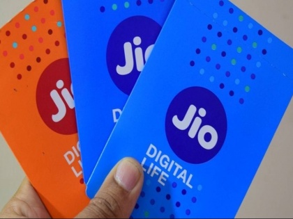 Jio will charge six paise per minute for calls on other networks, will compensate by giving data | अन्य नेटवर्क पर कॉल के लिये छह पैसे प्रति मिनट का शुल्क लेगी जियो, डेटा देकर करेगी भरपाई