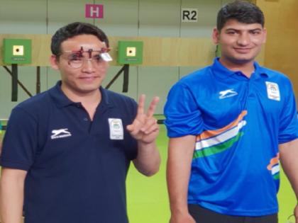 commonwealth games 2018 jitu rai wins gold in 10m mens air pistol Om prakash Mitharwal bronze | CWG 2018: जीतू राय ने कॉमनवेल्थ गेम्स का रिकॉर्ड तोड़ जीता गोल्ड, ओमप्रकाश को ब्रॉन्ज