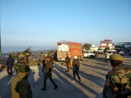 Jammu Kashmir Highway Encounter: Terrorists 88 km traveled to reaching toll plaza by highway | जम्मू-कश्मीर हाइवे मुठभेड़ः हीरानगर से बन टोल प्लाजा पहुंचने वाले आतंकियों ने 88KM तय किया सफर, सुरक्षा में हुई चूक? 
