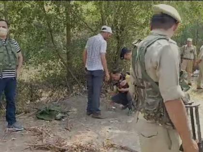 Jammu IED highway destroyed in time major accident averted terrorists planted plant black box | जम्मूः हाइवे पर आईईडी, समय रहते किया नष्ट, बड़ा हादसा टाला, आतंकियों ने काले रंग के डिब्बे में किया था प्लांट Jammu IED highway destroyed in time major accident averted terrorists planted plant black box | जम्मूः हाइवे पर आईईडी, समय रहते किया नष्ट, बड़ा हादसा टाला, आतंकियों ने काले रंग के डिब्बे में किया था प्लांट