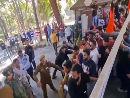 JK The BJP has taken on the Lieutenant Governor over the admission of Muslim students to the Vaishno Devi Institute of Medical Excellence | जम्मू-कश्मीर: वैष्णो देवी इंस्टीट्यूट ऑफ मेडिकल एक्सीलेंस में मुस्लिम छात्रों के प्रवेश को मुद्दा बना भाजपा अब उपराज्यपाल के खिलाफ मैदान में