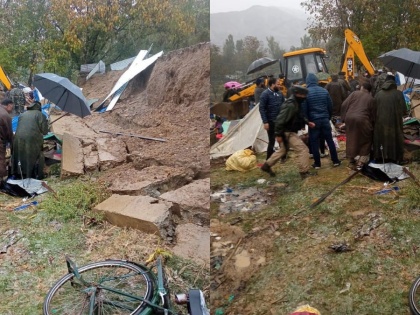 Jammu and Kashmir snowfall three killed crops and apple orchards destroyed tourists happy | जम्मू कश्मीरः बर्फबारी से तबाही, तीन की मौत, फसलें और सेब के बाग उजड़े, पर्यटक खुश