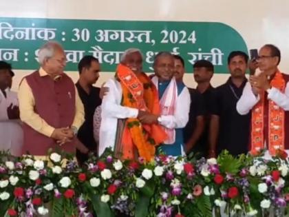 Ranchi Former Jharkhand CM and ex-JMM leader Champai Soren joins BJP presence Union Minister Shivraj Singh Chouhan Assam CM Himanta Biswa Sarma see video | Champai Soren joins BJP: 'टाइगर अभी जिंदा है'..., झामुमो संस्थापक चंपई सोरेन भाजपा में शामिल, शिवराज सिंह चौहान और हिमंत बिस्व शर्मा ने किया स्वागत, देखें वीडियो Ranchi Former Jharkhand CM and ex-JMM leader Champai Soren joins BJP presence Union Minister Shivraj Singh Chouhan Assam CM Himanta Biswa Sarma see video | Champai Soren joins BJP: 'टाइगर अभी जिंदा है'..., झामुमो संस्थापक चंपई सोरेन भाजपा में शामिल, शिवराज सिंह चौहान और हिमंत बिस्व शर्मा ने किया स्वागत, देखें वीडियो