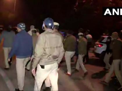 JNU Violence: Police conduct flag march, opposition alleges modi govt, read everything about clash | JNU परिसर में नकाबपोशों का हमला: पुलिस ने किया फ्लैग मार्च, विपक्ष ने सरकार को जिम्मेदार ठहराया, पढ़ें किसने क्या कहा JNU Violence: Police conduct flag march, opposition alleges modi govt, read everything about clash | JNU परिसर में नकाबपोशों का हमला: पुलिस ने किया फ्लैग मार्च, विपक्ष ने सरकार को जिम्मेदार ठहराया, पढ़ें किसने क्या कहा