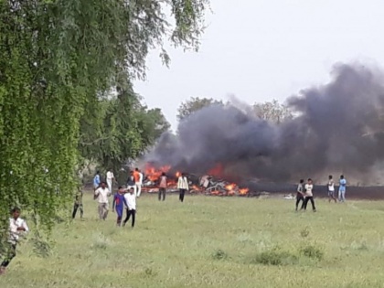 breaking news Air Force plane crash in jodhpur | वीडियोः राजस्‍थान में इंडियन एयरफोर्स का MiG 27 क्रैश, ऐसे धू-धू कर जला विमान