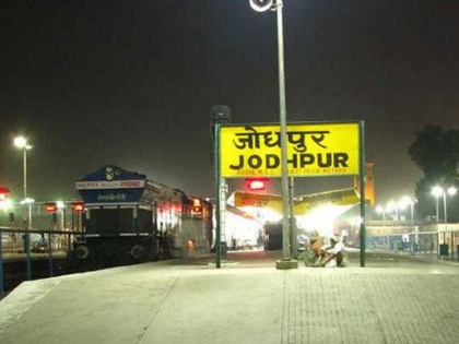 rajasthans jodhpur and warangal became the cleanest station | स्वच्छता अभियान की कसौटी पर फिसड्डी साबित हुए महानगर, जोधपुर और मारवाड़ स्टेशन पहुंचे टॉप पर