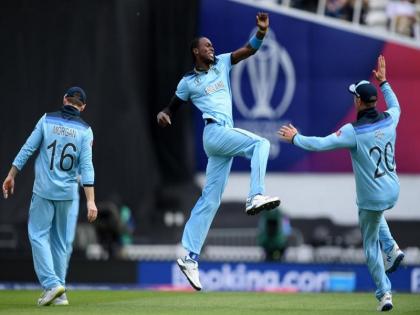 ICC World Cup 2019: Jofra Archer Clean Bowled Soumya Sarkar, But Ball Still Went for Six, watch video | CWC 2019: जोफ्रा आर्चर ने किया बल्लेबाज को बोल्ड, फिर भी गेंद गई 'छक्के' के लिए बाउंड्री पार, दुनिया हुई हैरान!
