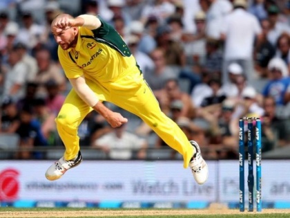 Australia's John Hastings cricket future in doubt due to a mystery illness | इस ऑस्ट्रेलियाई तेज गेंदबाज को हुई 'रहस्यमयी बीमारी', गेंदबाजी के समय खांसी के साथ आता है खून
