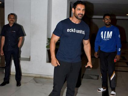 Angry John Abraham calls journo dumb during attack event | जॉन अब्राहम के एक्शन सीन को जर्नलिस्ट ने बताया ओवरडोज, नाराज एक्टर ने कही ये बात