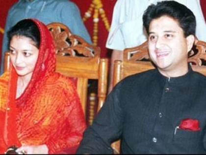 Ls polls 2019: Congress leaders propose Jyotiraditya Scindia's wife's name for Gwalior seat | कांग्रेस ज्योतिरादित्य सिंधिया की पत्नी को ग्वालियर से दे सकती है टिकट, BJP सिंधिया की बुआ या मामी पर लगाएगी दाव