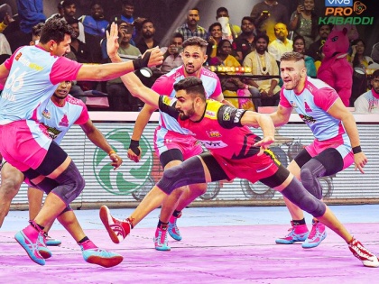 Pro Kabaddi League 2022 Jaipur Pink Panthers beat Bengaluru Bulls huge margin of 45-25 Arjun Deshwal scored 13 points | Pro Kabaddi League 2022: जयपुर पिंक पैंथर्स ने बेंगलुरु बुल्स को 45-25 के बड़े अंतर से हराया, अर्जुन देशवाल ने 13 अंक बनाए