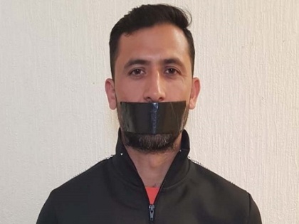 ICC World Cup 2019: Pakistani Pacer Junaid Khan posts picture with tape on his mouth later deletes it | पाकिस्तानी पेसर ने वर्ल्ड कप टीम में ना चुने जाने पर शेयर की मुंह पर टेप लगी तस्वीर, बाद में कर दिया डिलीट