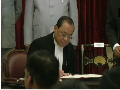 Justice Ranjan Gogoi sworn in as the Chief Justice of India at Rashtrapati Bhavan | जस्टिस रंजन गोगोई बने देश के 46वें प्रधान न्यायाधीश, राष्ट्रपति रामनाथ कोविंद ने दिलाई शपथ