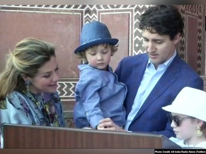 canadian-prime-minister-justin-trudeau-moved-to-secret-location-amid-protests-over-vaccine-mandates-report | भारी विरोध के दौरान कनाडा के प्रधानमंत्री जस्टिन ट्रूडो और उनके परिवार ने घर छोड़ा, गुप्त स्थान गए: रिपोर्ट