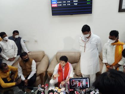 Madhya Pradesh bhopal Congress indore arrival BJP MP Jyotiraditya Scindia arrest of Congressmen preparations were to show black flag | भाजपा सांसद ज्योतिरादित्य सिंधिया के आने से पहले कांग्रेसियों की गिरफ्तारी, काले झंडे दिखाने की थी तैयारी Madhya Pradesh bhopal Congress indore arrival BJP MP Jyotiraditya Scindia arrest of Congressmen preparations were to show black flag | भाजपा सांसद ज्योतिरादित्य सिंधिया के आने से पहले कांग्रेसियों की गिरफ्तारी, काले झंडे दिखाने की थी तैयारी