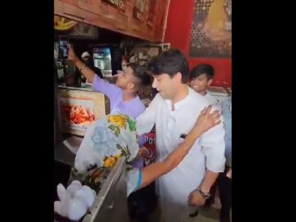 Madhya Pradesh People told Jyotiraditya Scindia Learning from Rahul Gandhi Good when he went to meet people in a common restaurant Union Minister gave a befitting reply | मध्य प्रदेश: ज्योतिरादित्य सिंधिया के एक आम रेस्तरां में जाकर लोगों से मिलने को लोगों ने बताया राहुल गांधी की 'नकल', केंद्रीय मंत्री ने दिया करारा जवाब