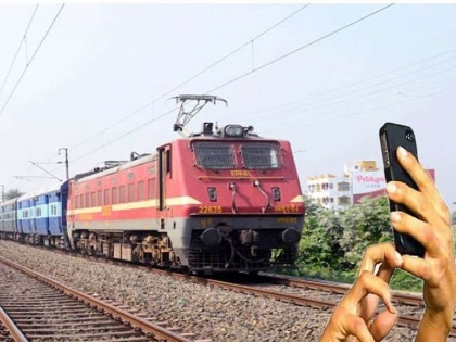 Four youths died after being hit by a train while taking selfie in gurugram | गुरुग्रामः ट्रेन नजदीक आता देख सेल्फी लेने लगे 4 युवक, कटकर मौत