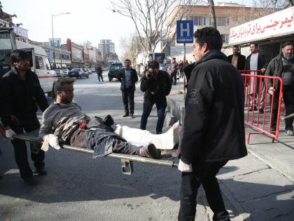 Kabul terror attack: 100 people killed, 200 injured | काबुल आतंकी हमलाः मरने वालों की संख्या 100 पार, 200  लोग घायल, तालिबान ने ट्विटर पर लिखा खौंफनाक मैसेज