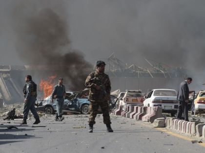 Afghanistan kabul 10 civilians killed bomb attack policemen Taliban attack  | अफगानिस्तानः काबुल में शिक्षण केंद्र के बाहर विस्फोट, 10 लोगों की मौत, स्कूली बच्चों समेत आठ अन्य घायल