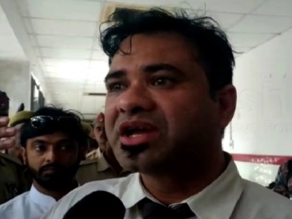 gorakhpur oxygen cylinder tragedy dr kafeel khan get bail from allahabad high court | गोरखपुर के डॉक्टर कफील खान को इलाहाबाद हाई कोर्ट से मिली जमानत