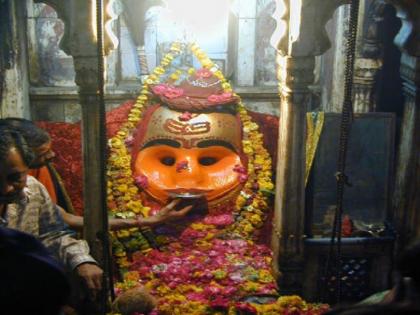 Ujjain kaal bhairav temple story idol drinks liquor | Kalashtami: काल भैरव को इस मंदिर में चढ़ाई जाती है शराब, देखते-देखते प्याला हो जाता है खाली