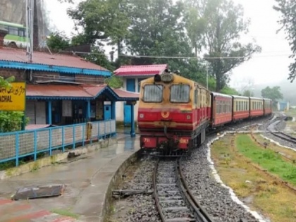 Kalka Shimla train run without passengers, three people made booking no one came | बिना यात्रियों के चल दी ये ट्रेन, तीन लोगों ने कराई थी बुकिंग पर कोई नहीं आया