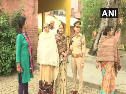 Kamlesh Tiwari Murder case: Family members to meet CM Yogi in Lucknow, Son demand NIA probe | कमलेश तिवारी हत्याकांड: NIA से जांच चाहता है बेटा, सीएम योगी से मिलने परिवार लखनऊ रवाना