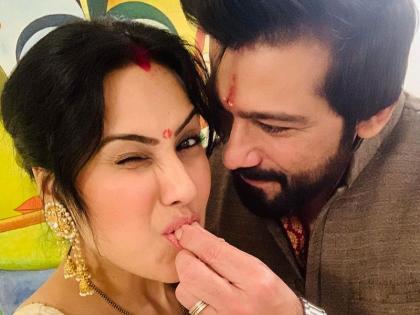 PHOTOS: काम्या पंजाबी पति शलभ संग हुईं रोमांटिक, बच्चों और सास-ससुर के साथ मनाई दिवाली, देखें तस्वीरें