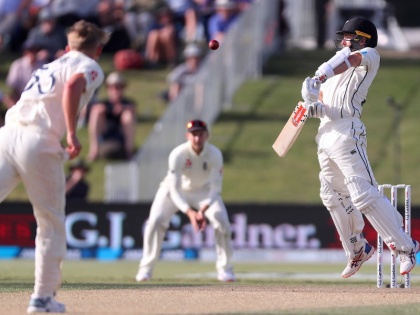 NZ vs Eng: new zealand score 144 runs on 4 wickets on 2nd day stumps against england | NZ vs ENG: गेंद की असमान उछाल ने न्यूजीलैंड को मुश्किल में डाला, दूसरे दिन का खेल खत्म होने तक 4 विकेट गंवाकर बनाए 144 रन