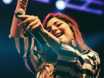 Kanika Kapoor stole Pakistani songs Now singer has responded to the allegations | कनिका कपूर के Buhe Bariyan गाने पर विवाद, पाकिस्तानी सिंगर ने गीत चोरी का लगाया आरोप, गायिका ने दिया ये जवाब