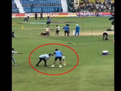 Kanpur Ground Staff Leaves His Work Rushes to Touch Virat Kohli Feet Before 2nd Test video viral | IND vs BAN, 2nd Test: मैदान में विराट कोहली को देख पैर छूने दौड़ा ग्राउंड्समैन, फिर हुआ कुछ ऐसा..., वीडियो वायरल
