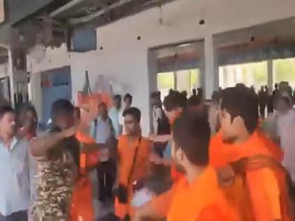 Kanwariyas punch, kick CRPF jawan at UP station after spat over tickets | VIDEO: कांवड़ियों ने यूपी स्टेशन पर सीआरपीएफ जवान को मारे लात-घूंसे, टिकट को लेकर हुआ था विवाद Kanwariyas punch, kick CRPF jawan at UP station after spat over tickets | VIDEO: कांवड़ियों ने यूपी स्टेशन पर सीआरपीएफ जवान को मारे लात-घूंसे, टिकट को लेकर हुआ था विवाद