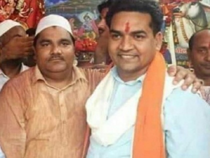 Delhi violence: BJP leader Kapil Mishra and former AAP councillor Tahir Hussain used to be friends in past picture viral | जिस ताहिर हुसैन पर आज हत्या का इल्जाम लगा रहे हैं कपिल मिश्रा, कभी दोनों में थी गहरी दोस्ती, सामने आई ये तस्वीर