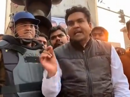 Delhi violence Congress questions Kapil Mishra seeks resignation from Home Minister Amit Shah | दिल्ली हिंसा: कांग्रेस ने उठाया कपिल मिश्रा पर सवाल, गृह मंत्री अमित शाह से मांगा इस्तीफा