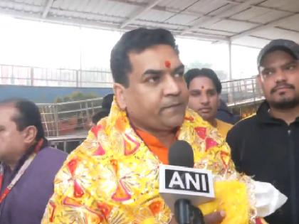 BJP leader Kapil Mishra reached Jhandewalan temple offers prayers ahead of the swearing-in ceremony today | मंत्री पद की शपथ लेने से पहले माता के दरबार पहुंचे कपिल मिश्रा, झंडेवालान मंदिर में की पूजा-अर्चना; देखें वीडियो