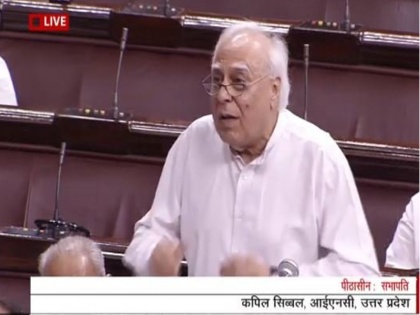 Kapil Sibal, Congress in Rajya Sabha during discussion on Citizenship Ammendment Bill 2019 | CAB Debate: कपिल सिब्बल ने शाह की बात का दिया जवाब, कहा- इस देश का मुसलमान आपसे डरता नहीं है!