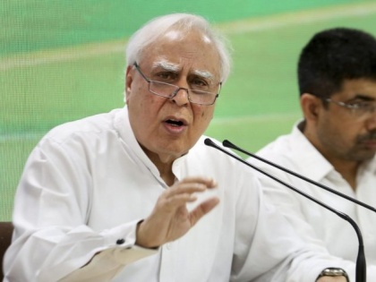 Kapil Sibal, Congress: There's a need to give some time to Telecom Sector. Govt should rationalise the policies. Don't think Telecom Sector is one in which govt should earn money, such sectors are not meant for earning money. These sectors are for providi | 8 लाख करोड़ रुपये की कर्ज में टेलीकॉम सेक्टर, कपिल सिब्बल ने कहा-"टेलीकॉम सेक्टर के लिए उचित नीति बनाने की जरूरत है"