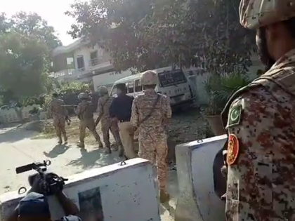 Three terrorists killed", reports quoting Karachi police chief, firing near Chinese Consulate | पाकिस्तानः कराची में चीनी वाणिज्य दूतावास के निकट गोलीबारी, दो पुलिसकर्मियों की मौत, तीन आतंकी भी ढेर