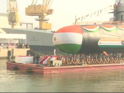 third scorpene class submarine karanj launching | दुश्मनों को पस्त करने को तैयार 'करंज' पनडुब्बी लांच, बढ़ी चीन-पाक की मुश्किल, जानें इसकी खासियत