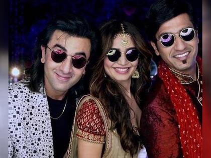 'संजू' में करिश्मा तन्ना का लुक आया सामने, इससे पहले की थी हॉट तस्वीरें शेयर