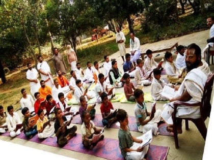 Ritual education is given in Gaya, Bihar, chanting in a rhythm, children startle everyone | बिहार के गया में दी जाती है कर्मकांड की शिक्षा, एक लय में मंत्रोच्चारण हर किसी को चौंका देते हैं बच्चे