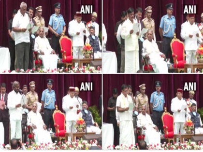Karnataka Siddaramaiah's cabinet expanded 24 MLAs took oath as ministers portfolios will be divided in the evening | कर्नाटकः सिद्धारमैया मंत्रिमंडल का हुआ विस्तार, 24 विधायकों ने ली मंत्री पद की शपथ, शाम को होगा विभागों का बंटवारा