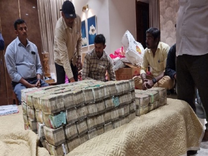 Karnataka BJP MLA's son caught taking 40 Lakh bribe, 6 crore cash recovered from residence | कर्नाटक: भाजपा विधायक का नौकरशाह बेटा 40 लाख रुपये की रिश्वत के साथ गिरफ्तार, फिर घर पर पड़े छापे में मिले 6 करोड़ कैश