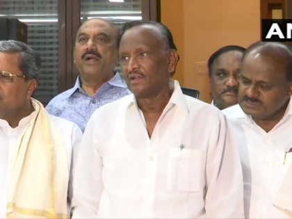 Karnataka crisis: Congress-JDS Try to convince rebel legislators, BJP wants floor test on monday | कर्नाटक संकटः बागी विधायकों को मनाने की कोशिश तेज, भाजपा सोमवार को शक्ति परीक्षण कराने पर अड़ी
