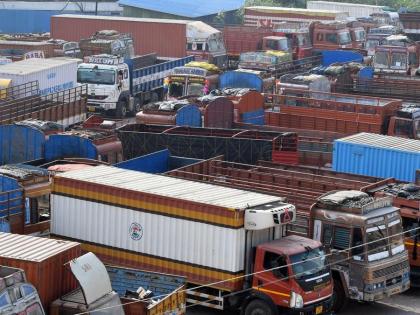 Karnataka truck drivers strike Chakka jam Indefinite Fuel Price Hike Toll Plaza-Related Issues drivers harassed toll plazas know demands see video | कर्नाटक ट्रक चालक हड़तालः ईंधन कीमतों में वृद्धि और टोल मुद्दों पर चक्का जाम?, टोल प्लाजा पर चालकों के साथ उत्पीड़न, जानें मांगें