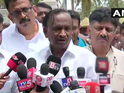 Karnataka crisis Congress starts talks with MLA behind the scenes Nagaraj may return to Congress | कर्नाटक संकट: कांग्रेस ने असंतुष्ट विधायकों से पर्दे के पीछे से शुरू की बातचीत, मंत्री एमटीबी नागराज के इस्तीफा वापस लेने की उम्मीद